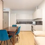 Easytopstay - Cozy Flat With Parking