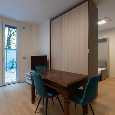 Easytopstay - Cozy Flat With Parking Appartement